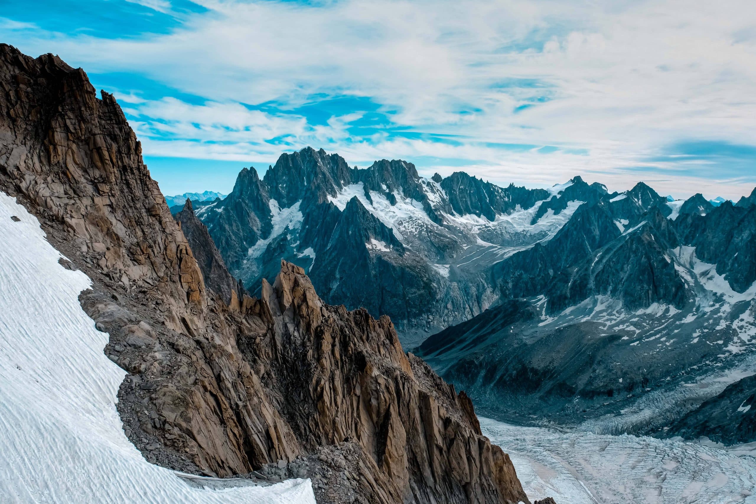 Où se trouve le massif les Aiguilles Rouges ?